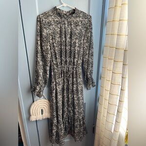 Banana Republic Black and White Long Sleeve Dress